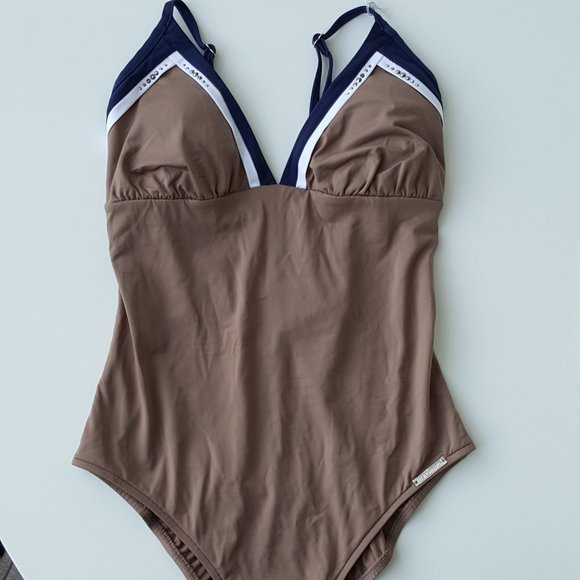 LISE CHARMEL ! Création Solaire Wireless one-piece swimsuit - Picture 6 of 11